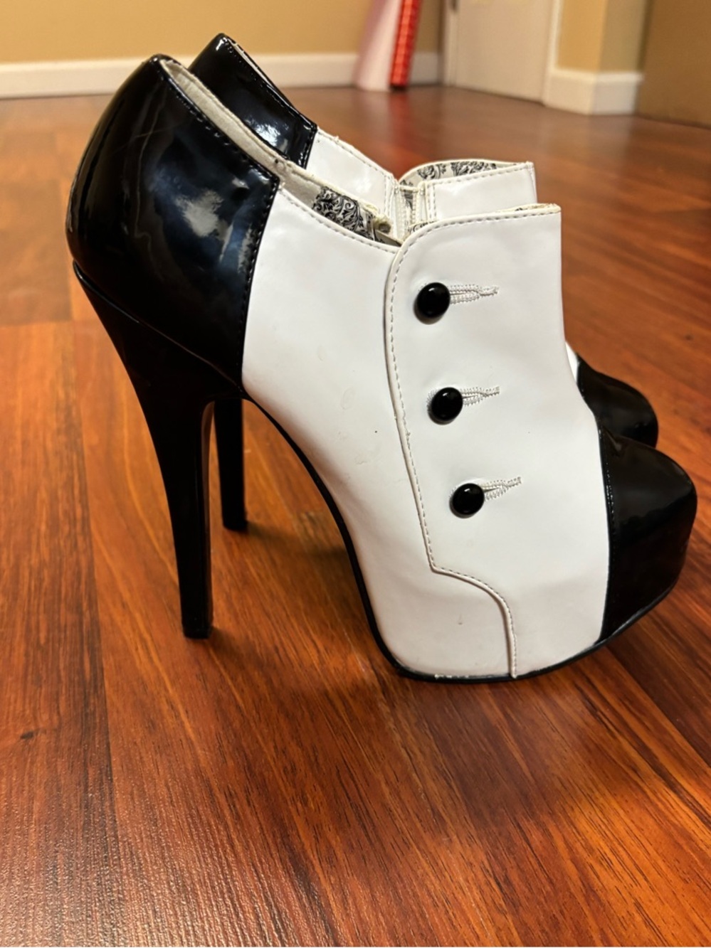 Bordello Tuxedo Platform